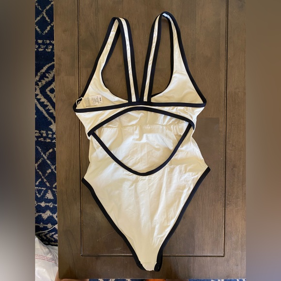 New L*Space Ebony Classic One-Piece Swimsuit Size M - Picture 4 of 6